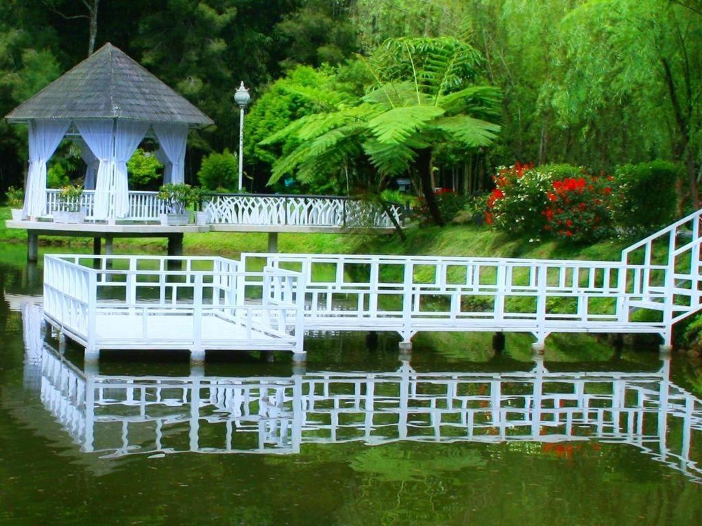 The Hill Hotel & Resort Sibolangit Buitenkant foto