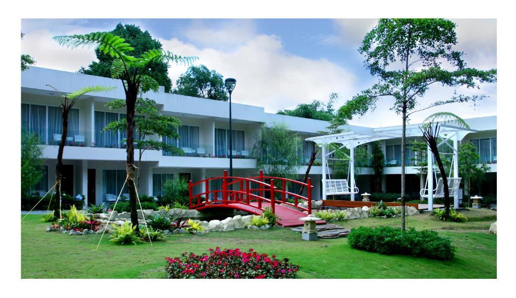 The Hill Hotel & Resort Sibolangit Buitenkant foto